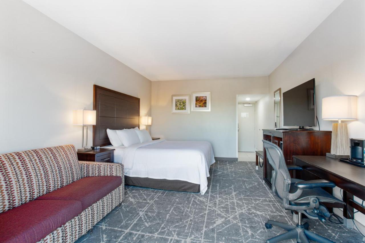 Orangewood & Kansas Airport Hotel 3*