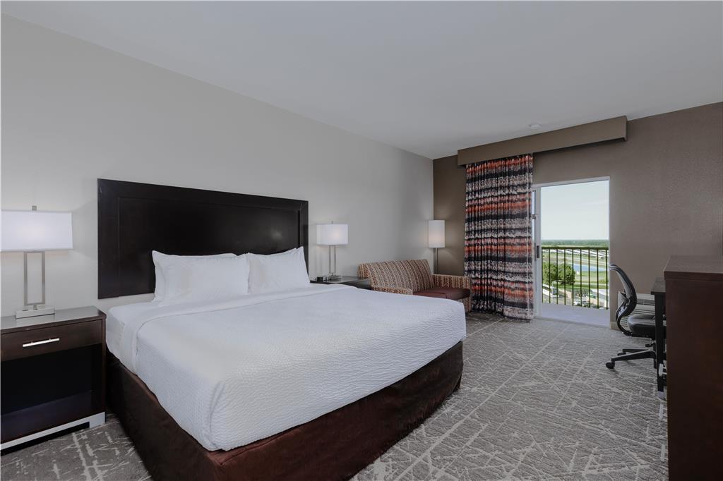 Orangewood & Kansas Airport Hotel 3*