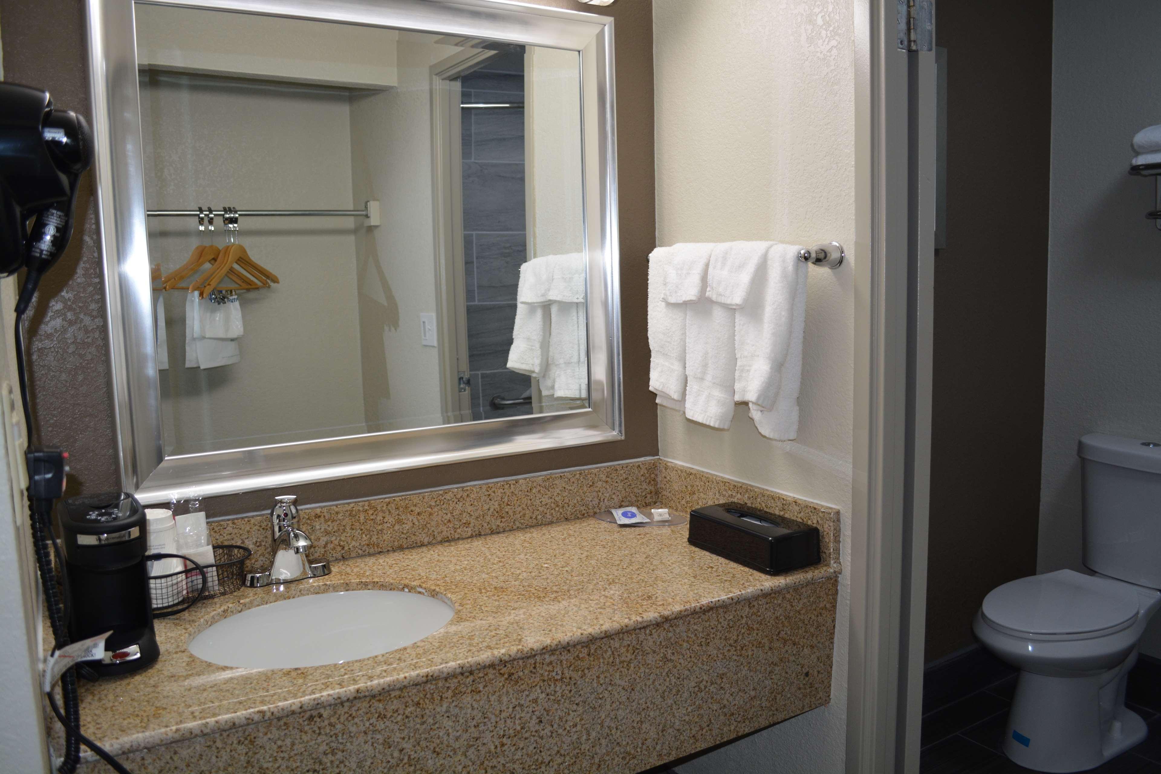 Hotel Orangewood & Kansas Airport 3*