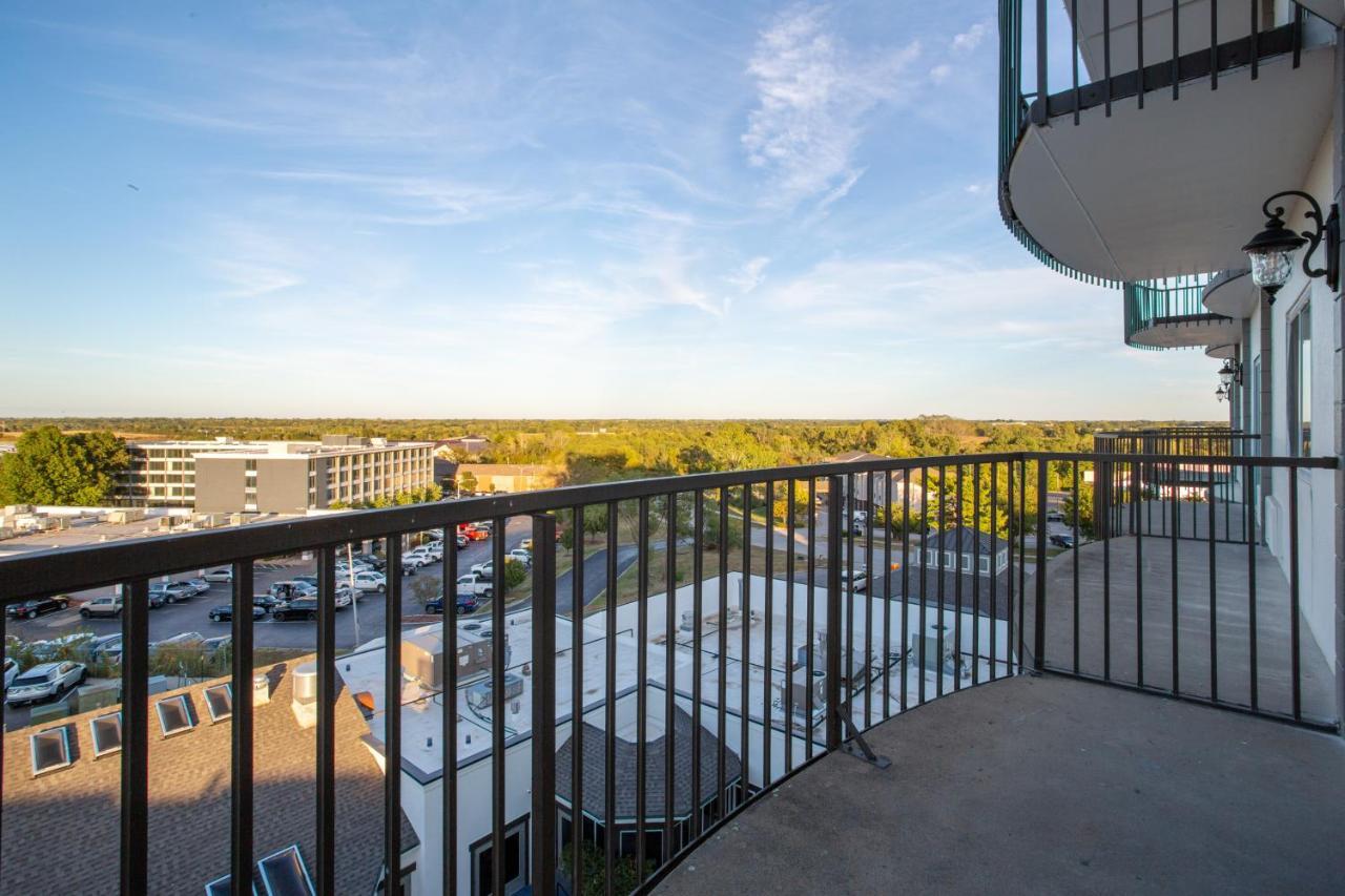 Orangewood & Kansas Airport Hotel 3*