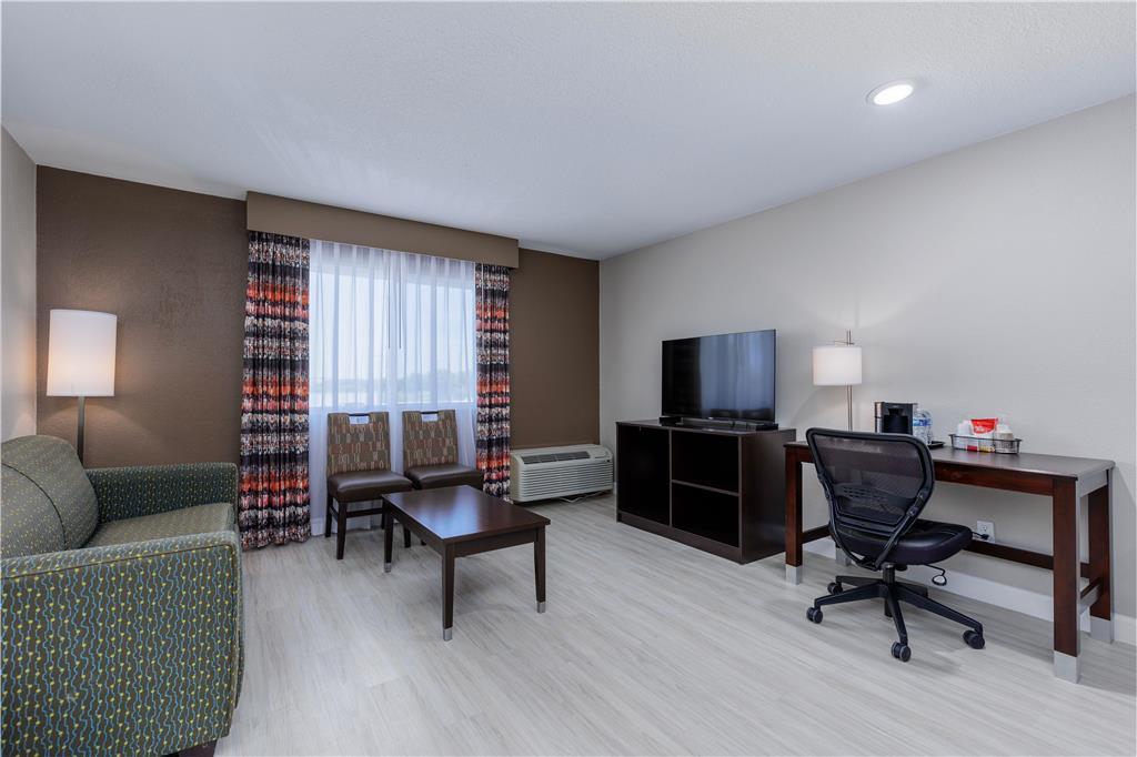 Hotel Orangewood & Kansas Airport